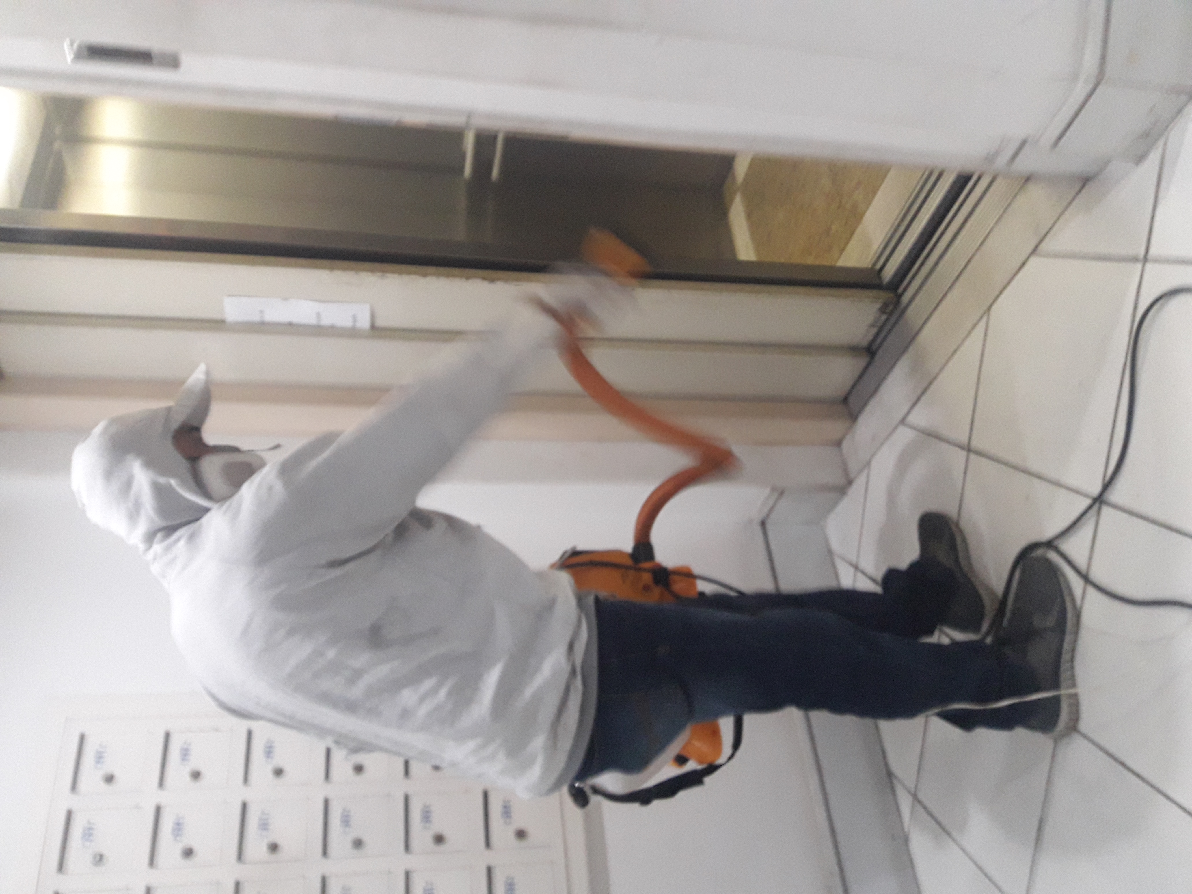 Sanitização em elevador